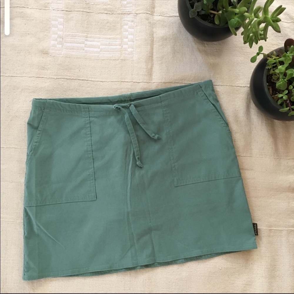 Prana stretchy sage green skort S